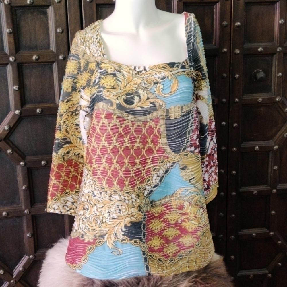 𝅺REALLY cool shirt, material is hard to explain size XL super soft and comfy